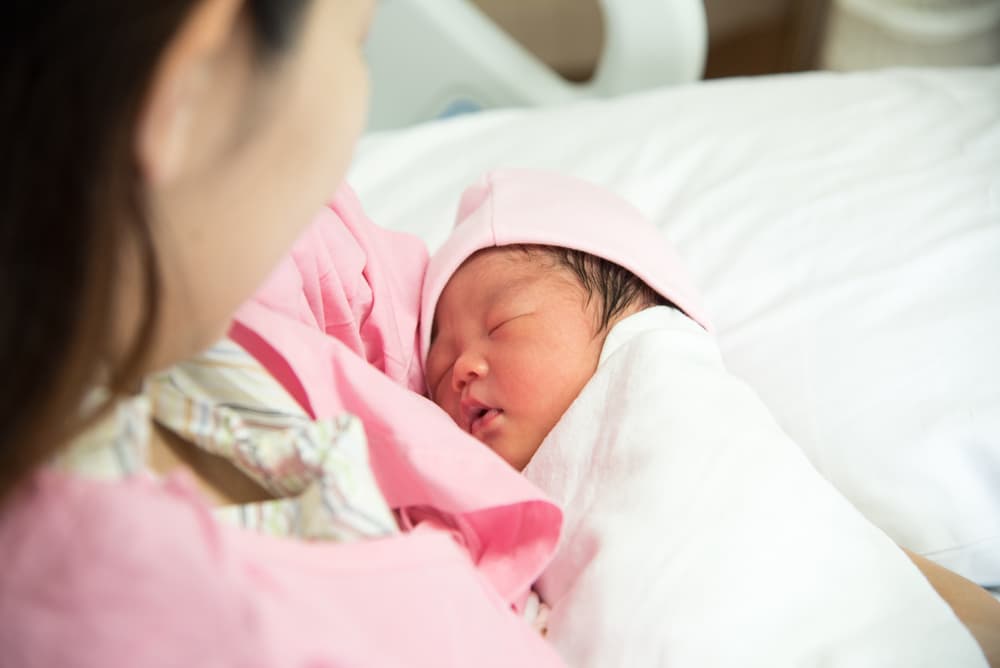 Ghidul complet pentru îngrijirea nou-născuților pentru noii părinți