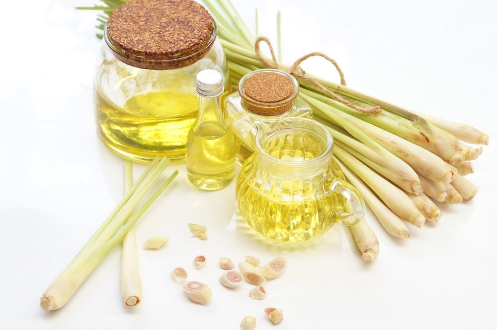 4 moduri ușoare de a folosi uleiul de lemongrass pentru a obține beneficiile