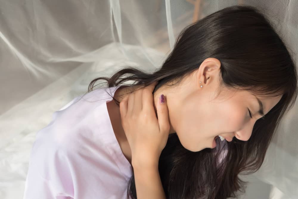 Recunoașterea simptomelor meningitei, cu siguranță vă confruntați cu gât înțepenit și amețeli?