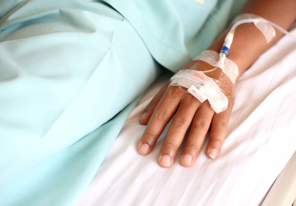 Tippek az infúzió utáni duzzadt kezek megelőzésére és helyreállítására