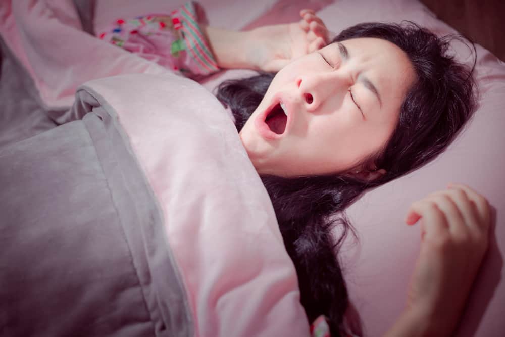 הסבר רפואי על שיתוק שינה או "שעות נוספות" במהלך השינה
