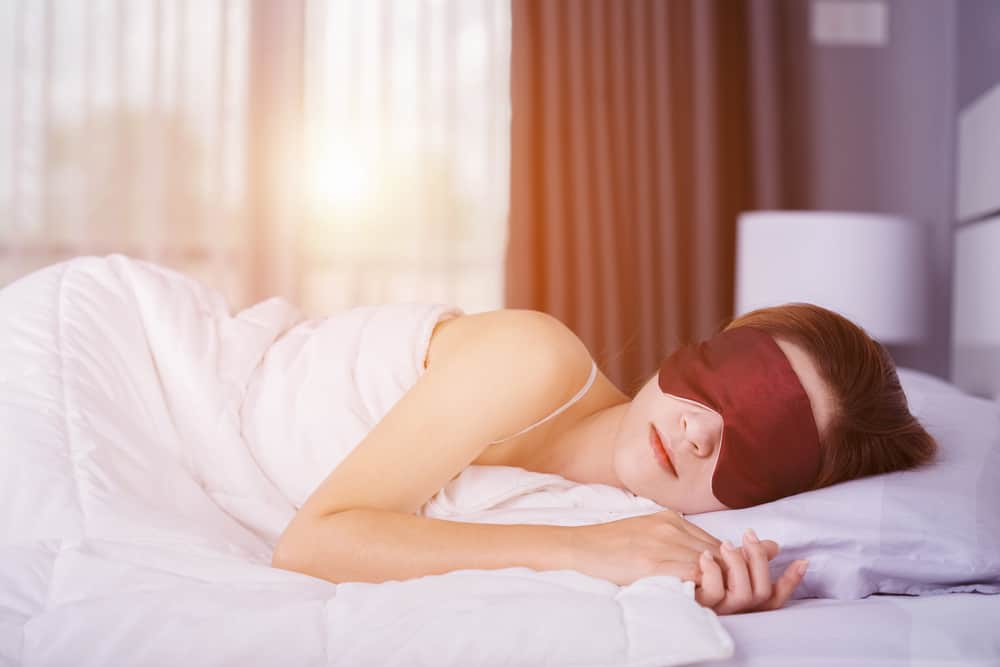 잠을 잘 때 눈가리개를 착용해야 합니까? 전문가들의 답변입니다