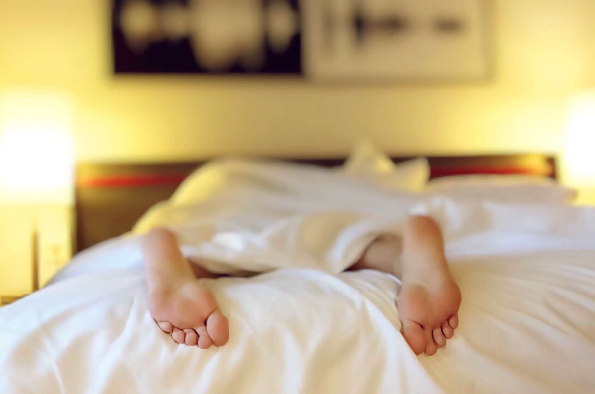 9 moduri simple de a dormi mai bine