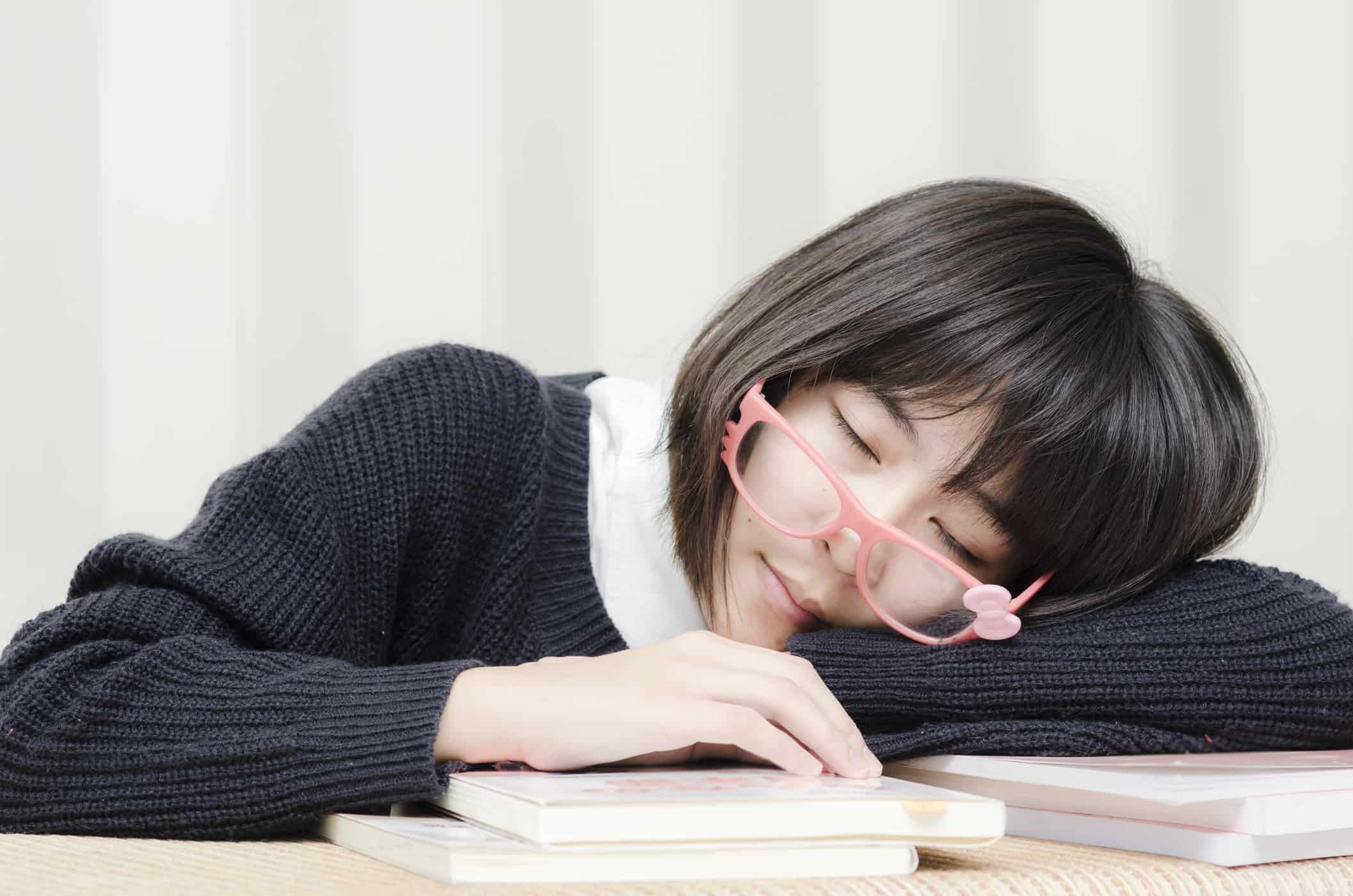 6 moduri care pot elimina eficient somnolența în timpul studiului